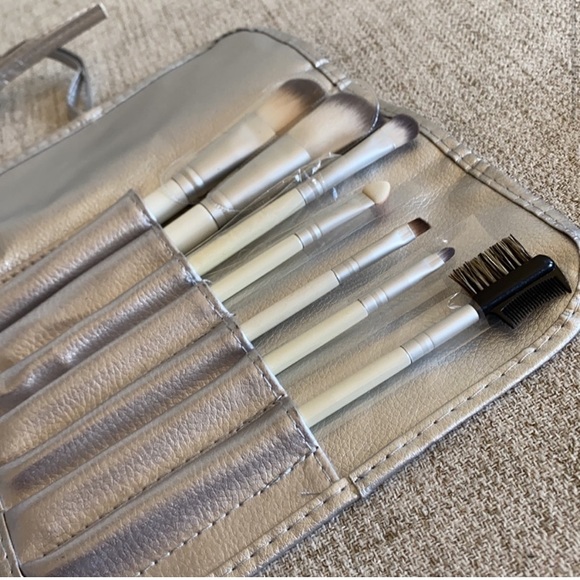 🪞 NEW 7 piece makeup brush glam set with silver roll up pouch - Picture 6 of 11